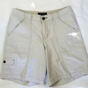 Eddie Bauer Summer Shorts with a flat front in beige/khaki size 4